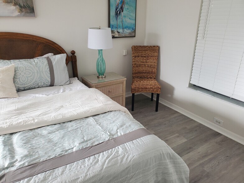 Building Photo - 590 NE Lima Vias