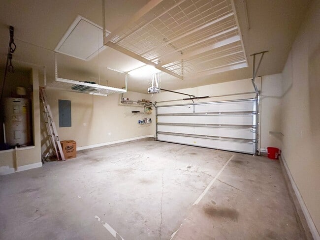 Building Photo - Well maintained 4 bedroom home with 2 car garage