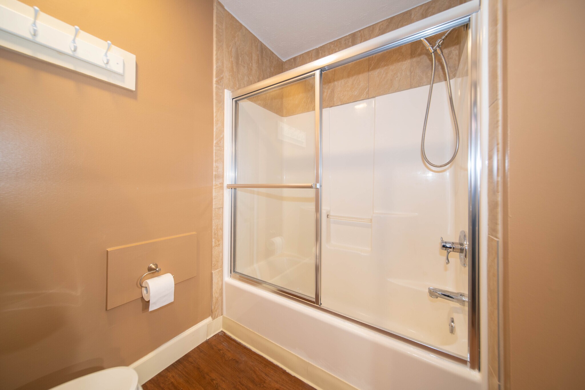 New Shower - 701 N Dicks St