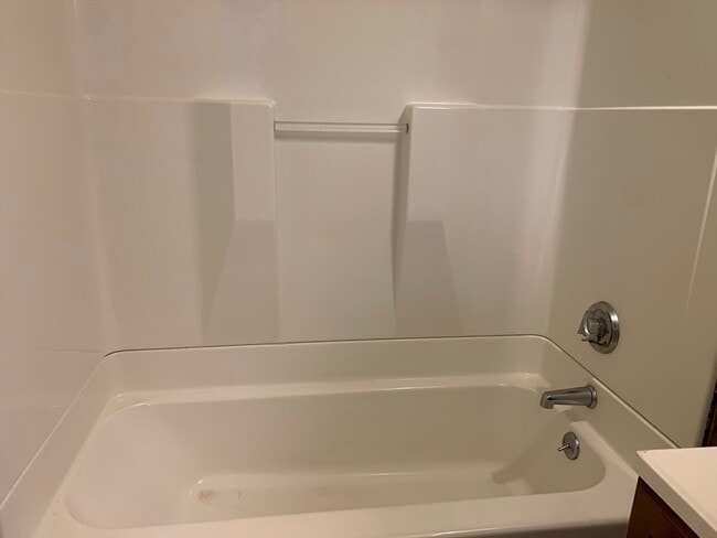 Building Photo - 293 Linden St