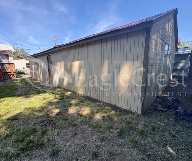 Building Photo - Two Bedroom House with Bonus Room Located ...