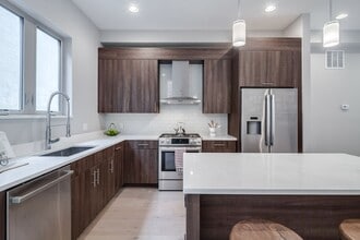 Building Photo - Northern Liberties Townhome with Parking