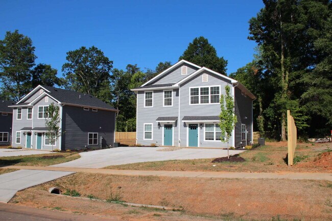 Building Photo - 2 Bedroom Townhomes Near Downtown Mebane for $1495
