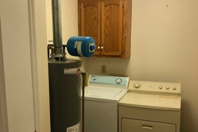 Laundry Room - 4448 Huntington Dr