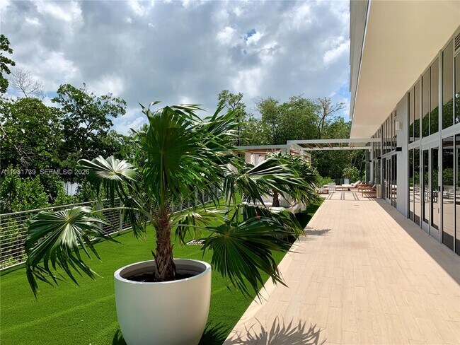 Building Photo - 16385 Biscayne Blvd