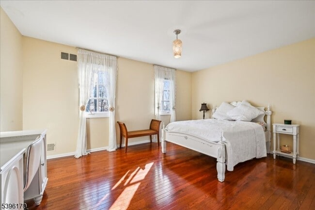 Building Photo - 545 Johnston Dr