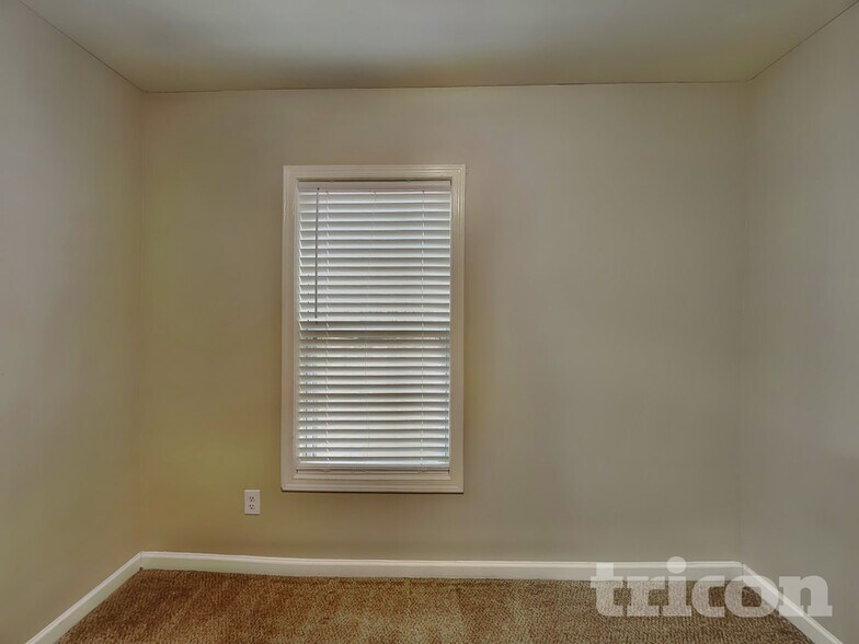 Building Photo - 1218 Azalea Dr