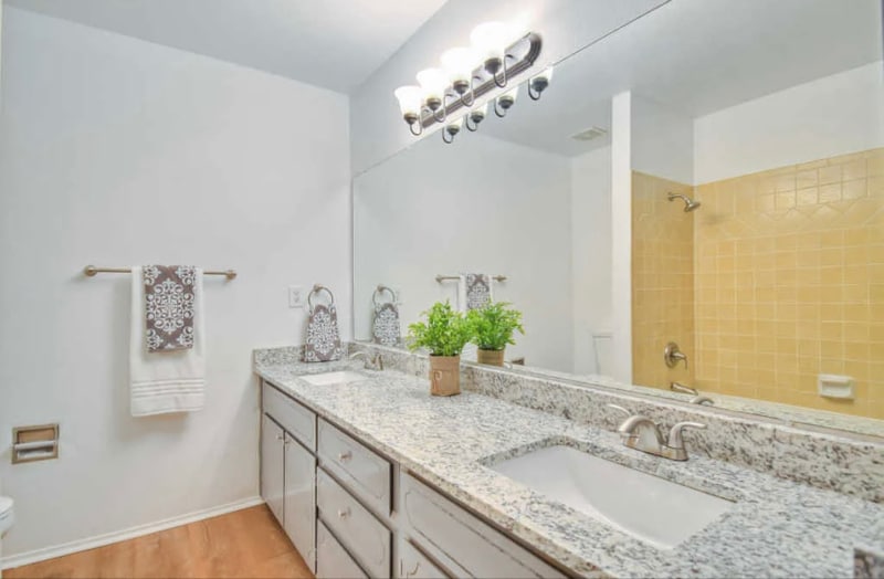 Building Photo - 856 Lancelot St