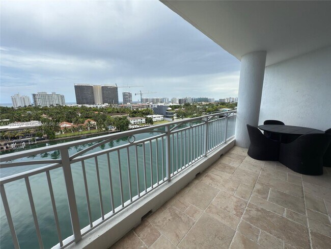 Building Photo - 9751 E Bay Harbor Dr