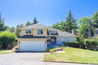 Building Photo - 4B/2.5Ba Bellevue House