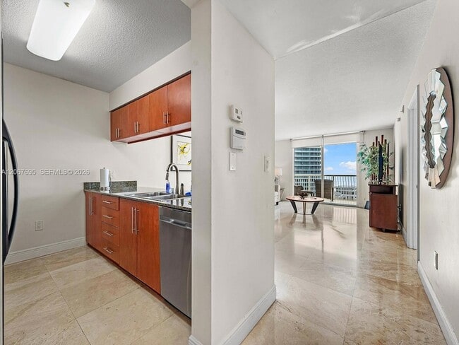 Building Photo - 1200 Brickell Bay Dr