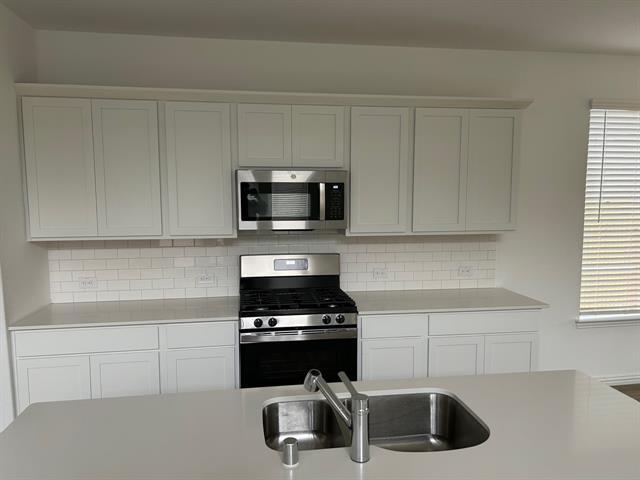 Building Photo - 2517 Maplehurst Dr