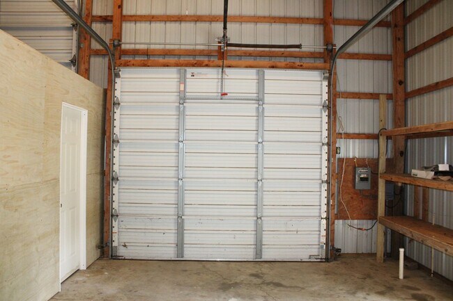 Building Photo - 11784 White Oak Rd