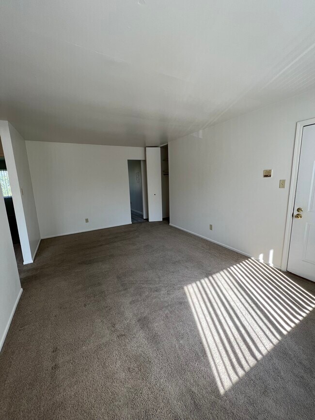 Primary Photo - 8145 Mt Ct