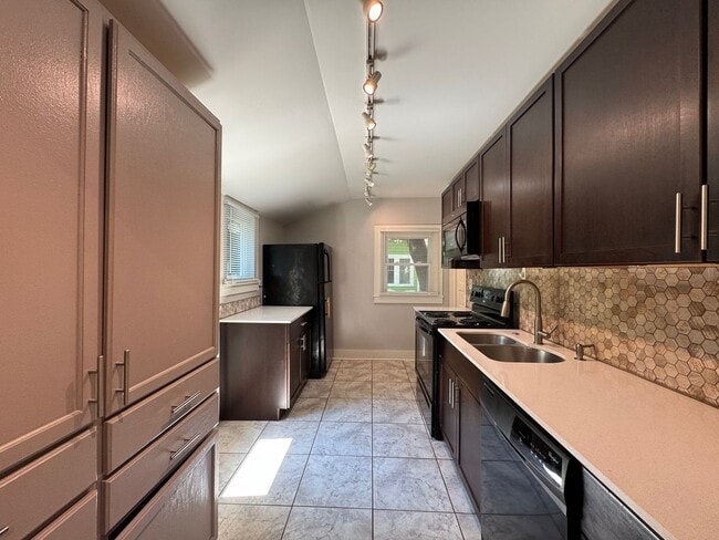 Building Photo - North AVL - Updated Spacious 2/2 Home