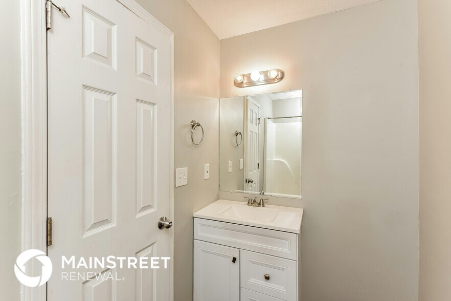 Building Photo - 5963 Sherwood Trace