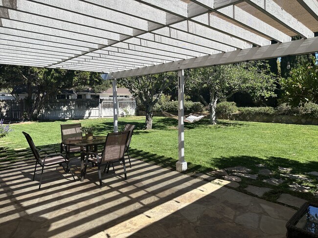 Building Photo - 494 Scandia Dr