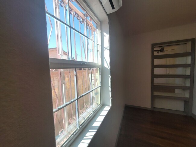 Building Photo - Ready to View!!