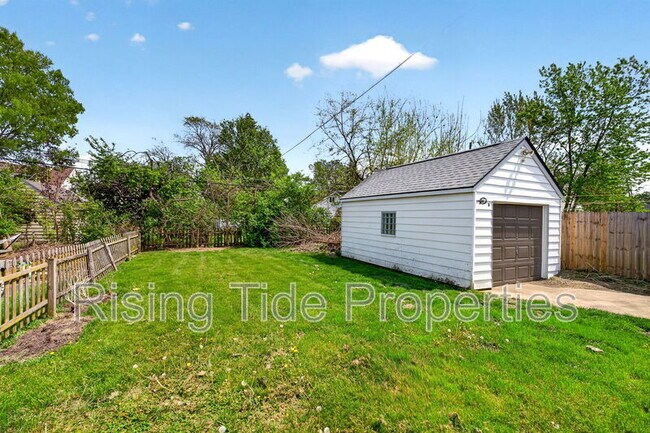 Building Photo - 1512 Emmons Ave