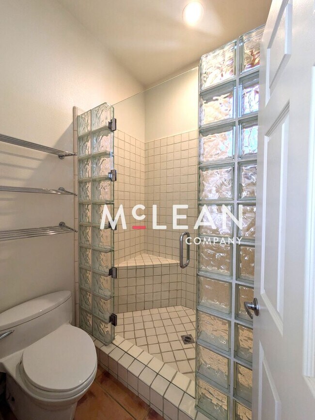 Building Photo - Classic 3 Bedroom Spanish Home with Pool