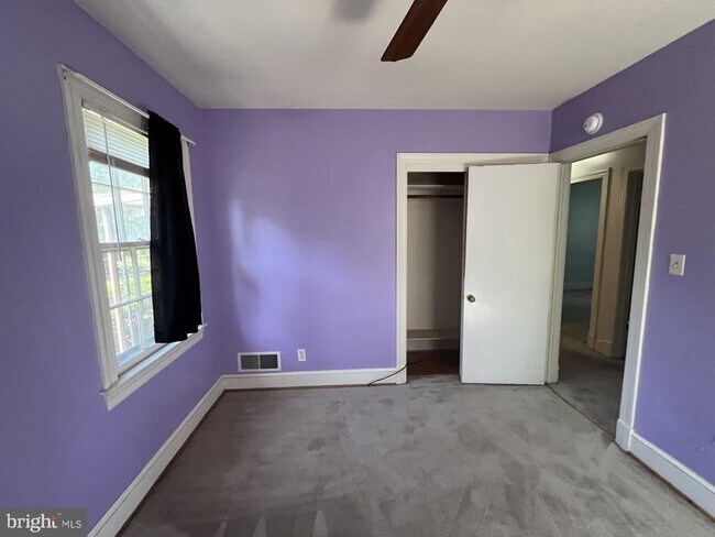 Building Photo - 4906 Hood Dr