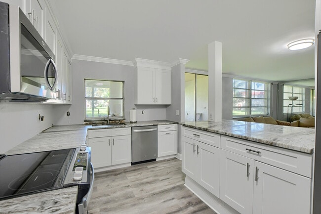 Primary Photo - 17 Willowbrook Ln
