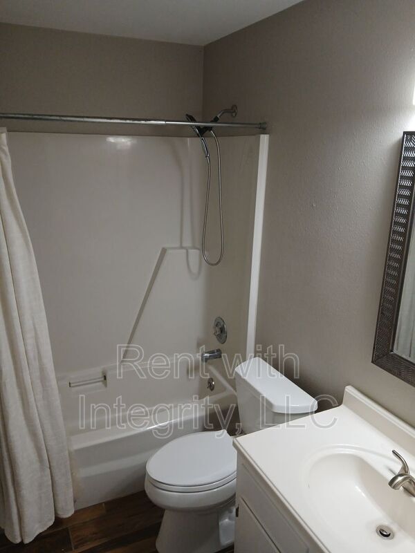 Building Photo - 445 Cactus St