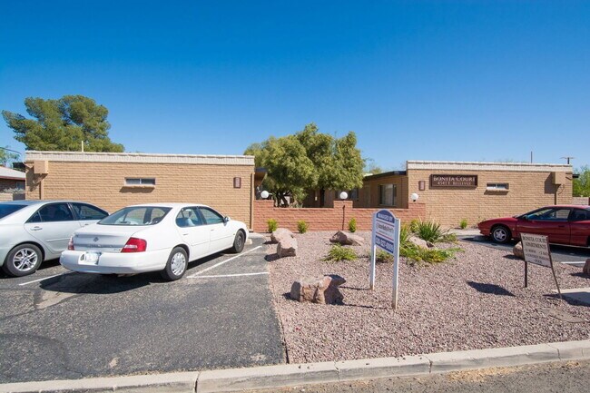 Building Photo - 4557 E Bellevue St