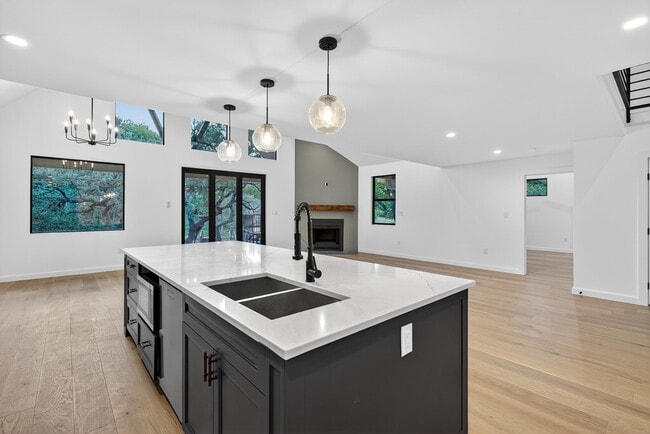Building Photo - 308 Mountain View