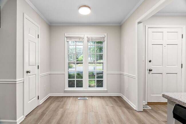Building Photo - Stylish & Fully Updated 2-Bedroom Townhous...