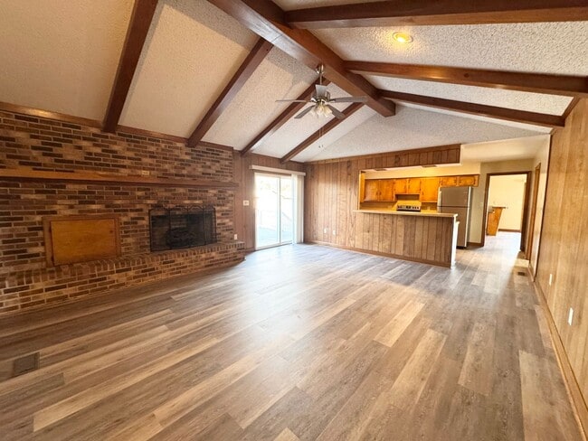 Building Photo - 108 Seymour Dr