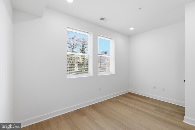 Building Photo - 2123 N 9th St