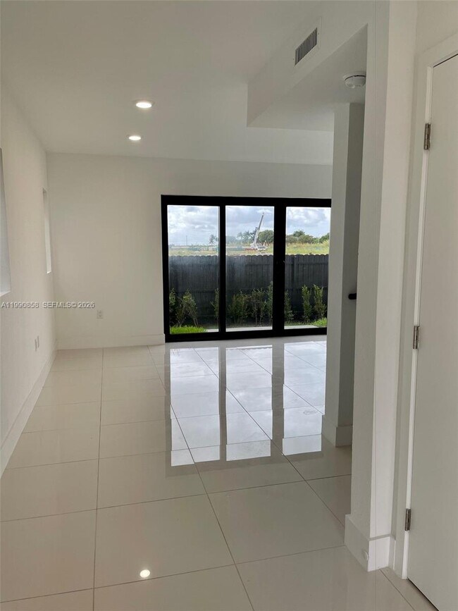 Building Photo - 238 NW 11th Ct