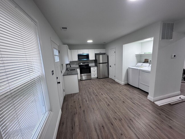 Building Photo - Fully renovated inside and out -  3 bedroo...