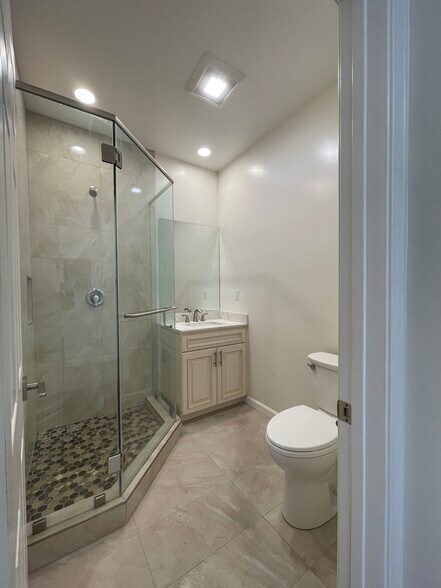 Building Photo - 912 S Bel Aire Dr