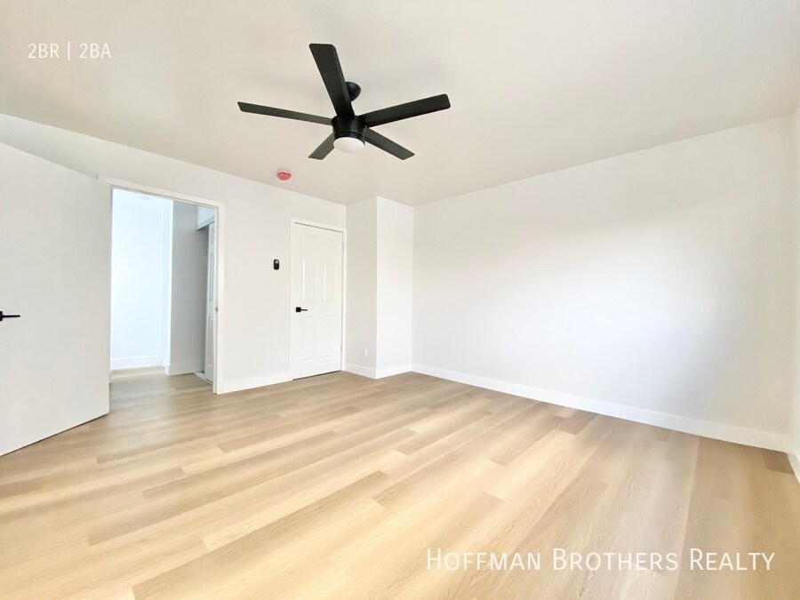 Building Photo - 136 S Oxford Ave