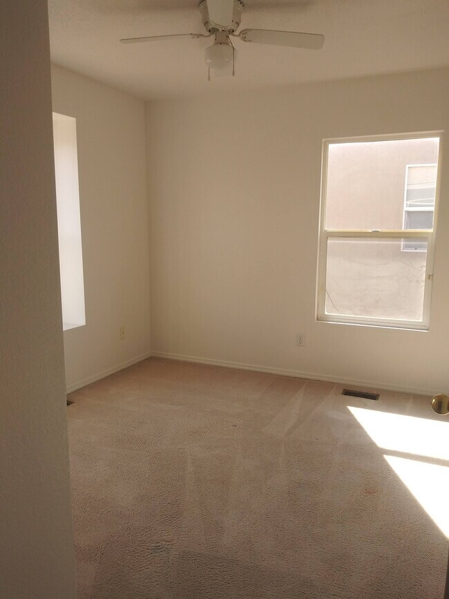 Building Photo - 3BR, 2.5BA, 2CG