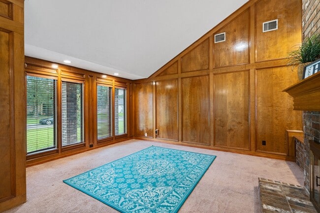 Building Photo - 815 Millpond Dr