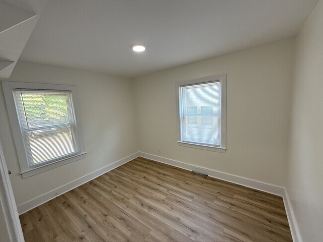 Building Photo - 913 Glenwood Ave