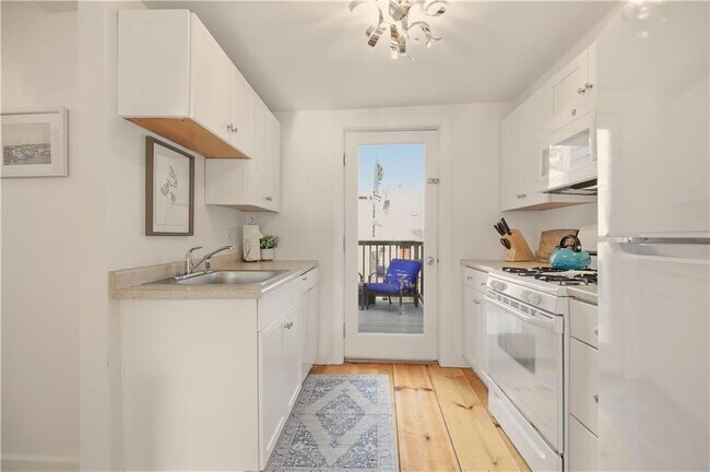 Building Photo - 38 Pope St