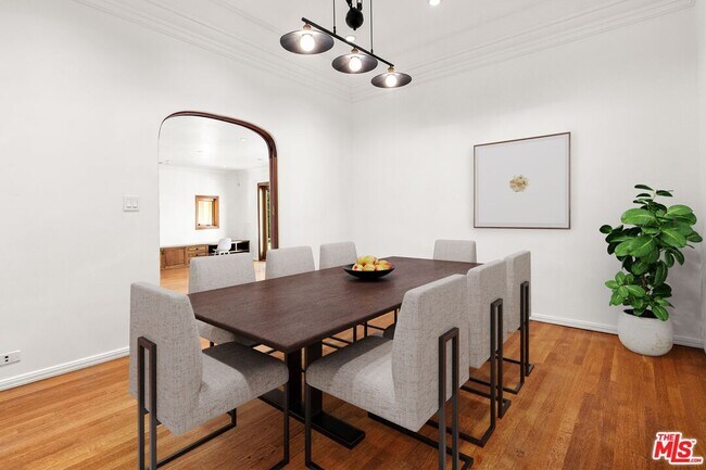 Building Photo - 11159 La Maida St