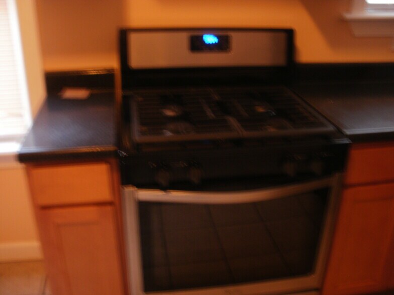 stove in unit - 1706 N Mayfield Ave