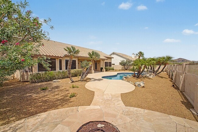 Building Photo - Beautiful Sonoran Heights 4 bed Home, 3 car garage, and Pool