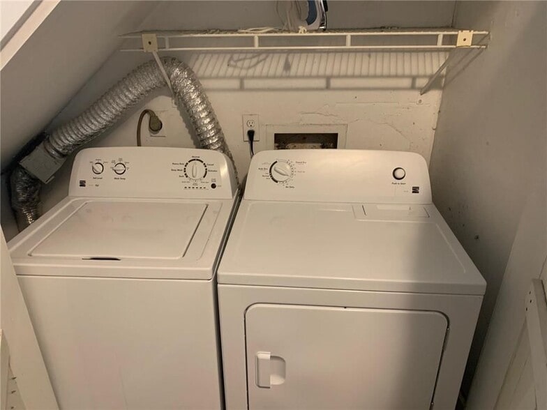 Building Photo - 42 Lee Ave