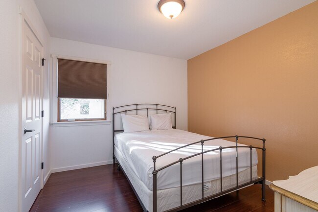 Building Photo - San Mateo - Unit 70