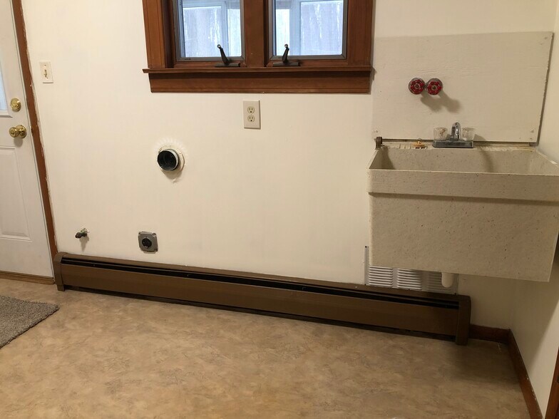 Laundry Room - 36287 Behm Dr