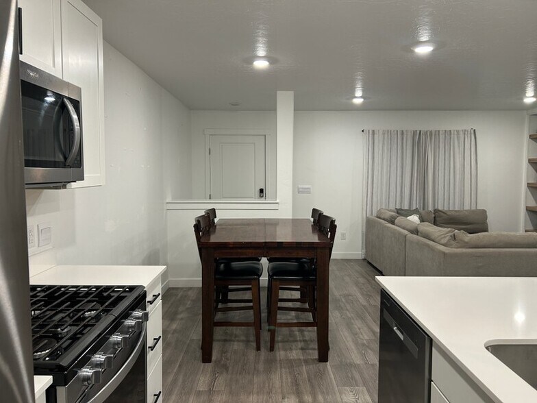 Building Photo - 3908 Orinda Dr
