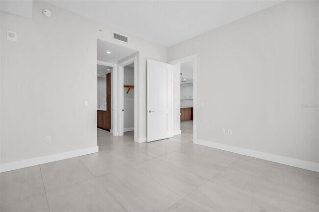 Building Photo - 275 1st Ave S
