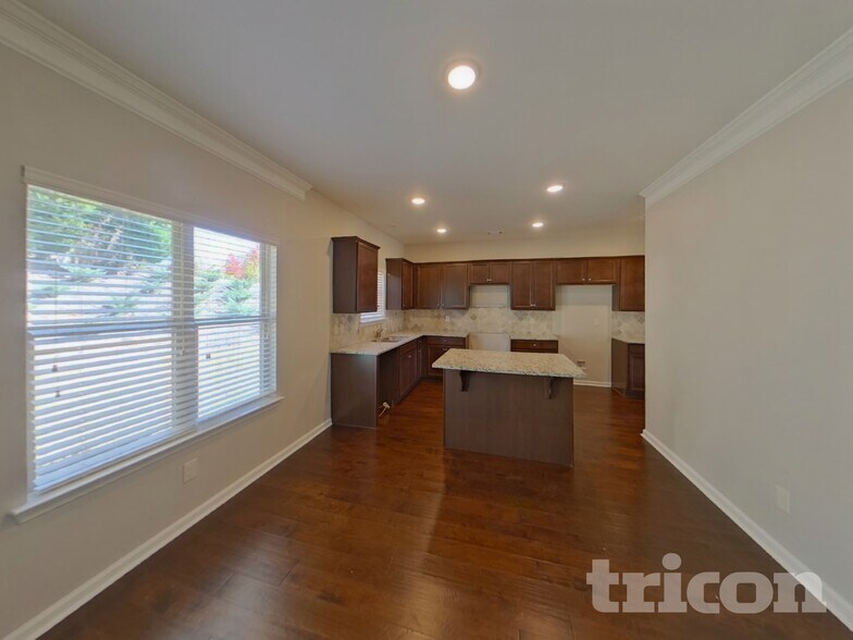 Building Photo - 671 Massey St