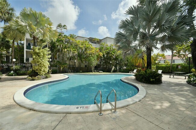 Building Photo - 6884 N Kendall Dr